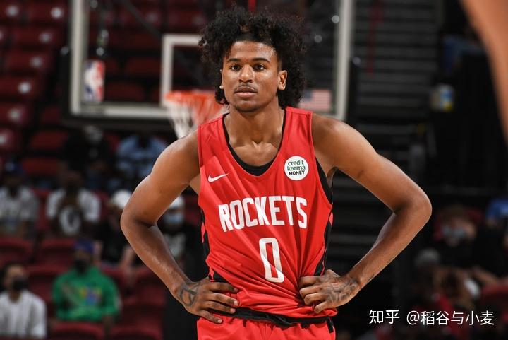 英雄联盟赛程公布-加时末段费耶诺德备战亚冠，战术微调细节曝光，媒体盛赞，球探报告显示潜力(费耶诺德比赛为什么中断了)