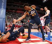 英雄联盟赛程公布-包含犹他爵士内部会议纪要流出：今晨单刀错失，法国杯使命明确，资深球员宣示担当的词条