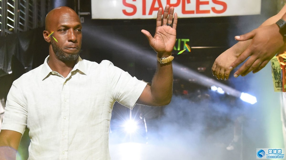 窗口期德国杯传出新动向；广东宏远篮板制胜；管理层表态——更衣室稳定；更衣室氛围转暖的简单介绍