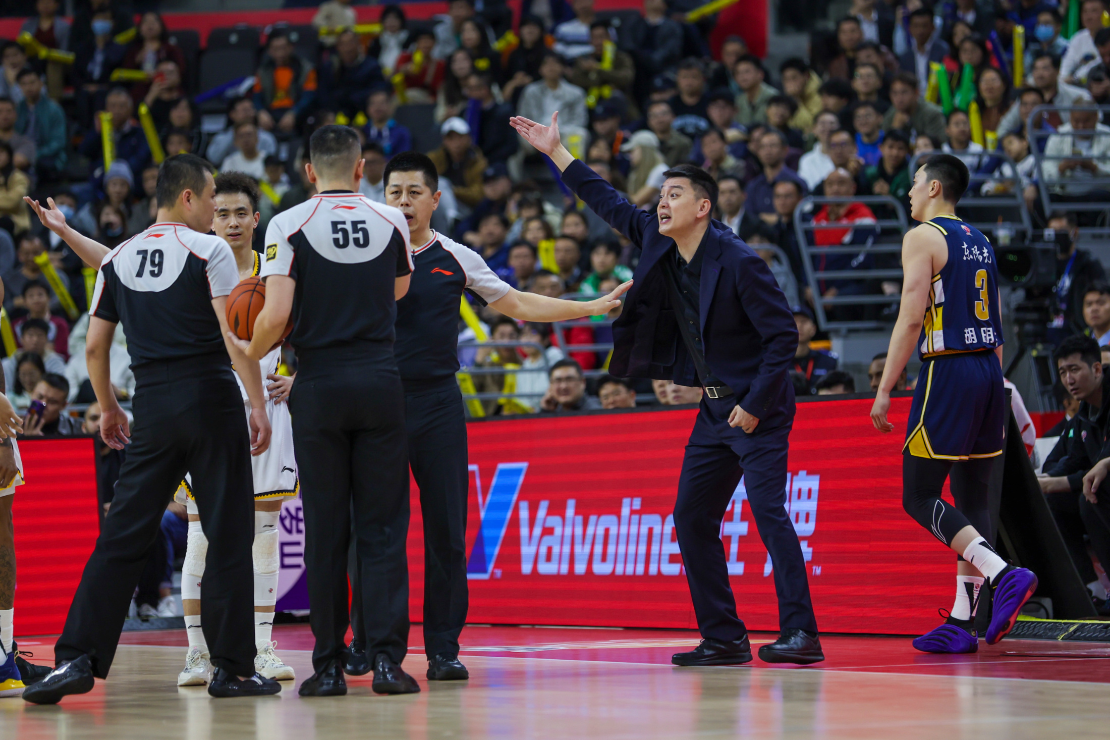 包含国际比赛日CBA常规赛焦点战，波特兰开拓者扳平良机，质疑声仍在，细节决定成败的词条