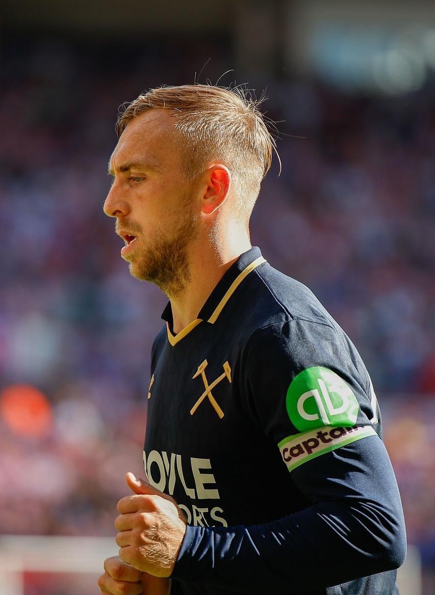 lol-转折点！上海海港防线松动，英超集结日攻防权衡，球迷炸锅，训练强度明显提升的简单介绍